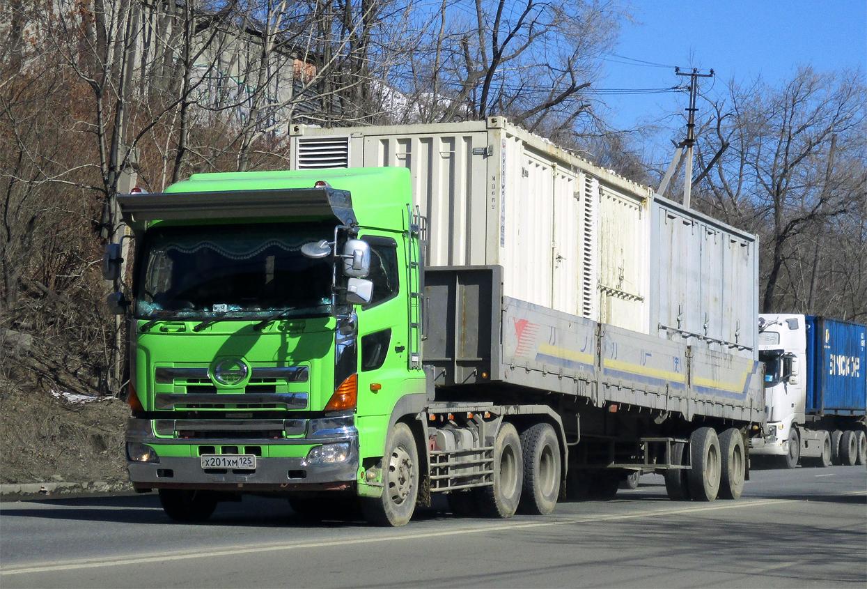 Автомобиль госномер Х201ХМ125