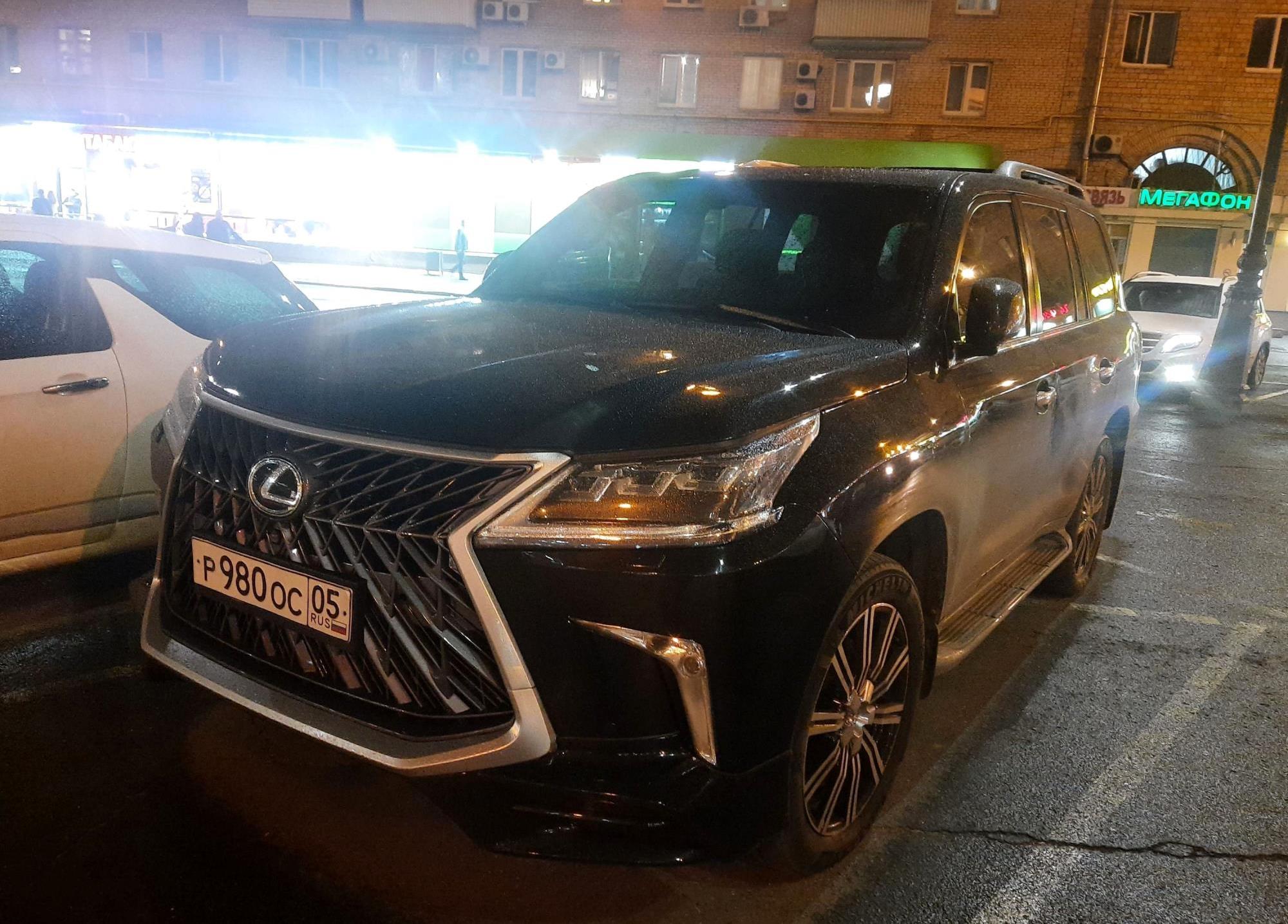 Автомобиль госномер Р980ОС05