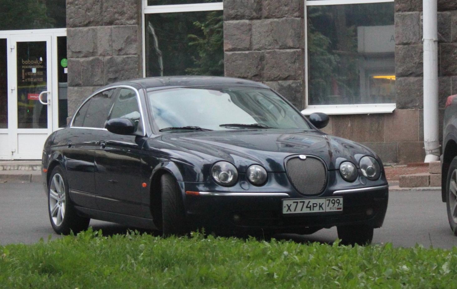Автомобиль госномер Х774РК799