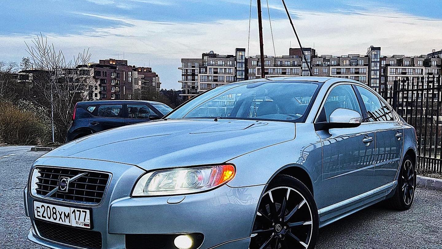 Автомобиль госномер Е208ХМ177