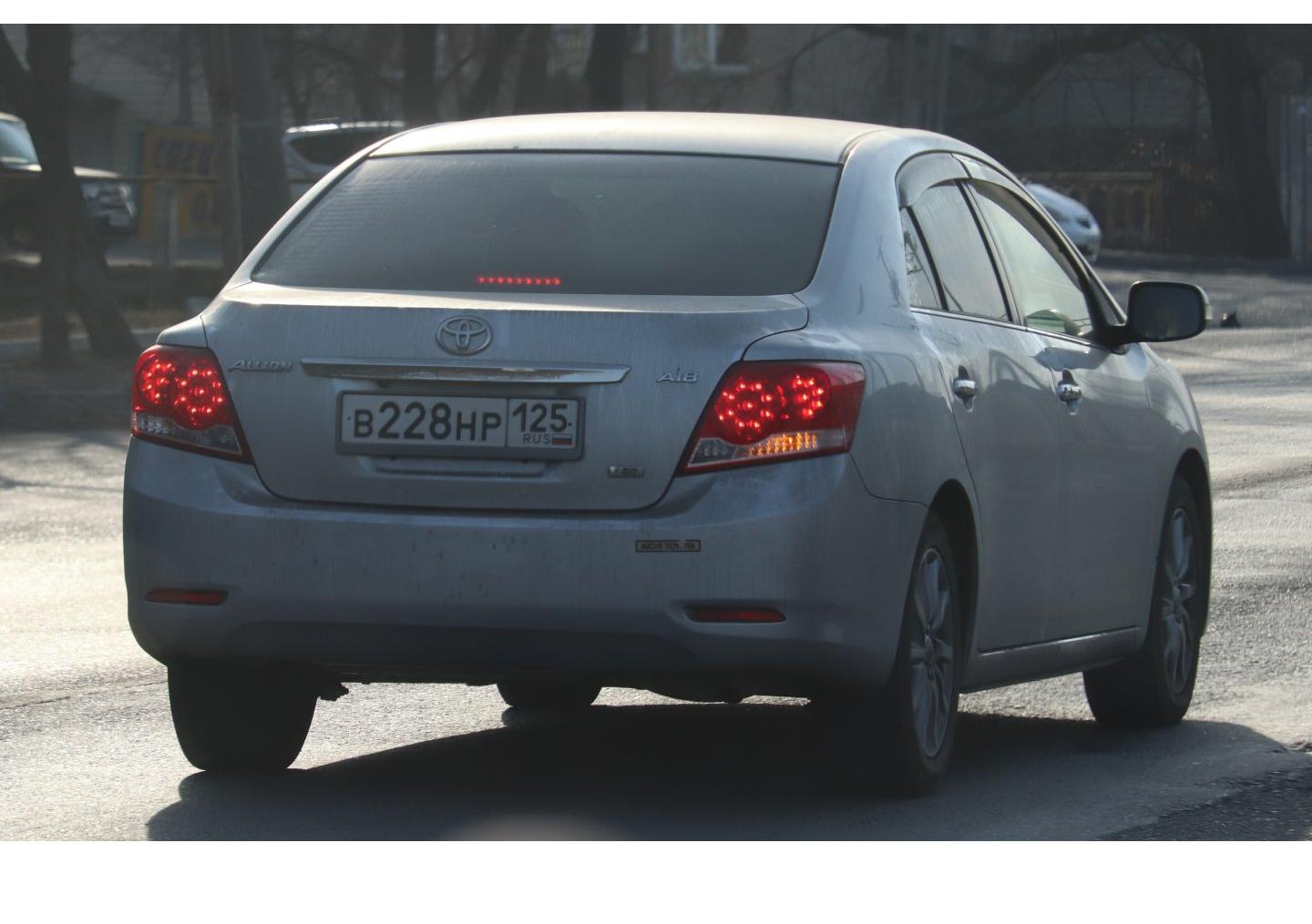 Автомобиль госномер В228НР125
