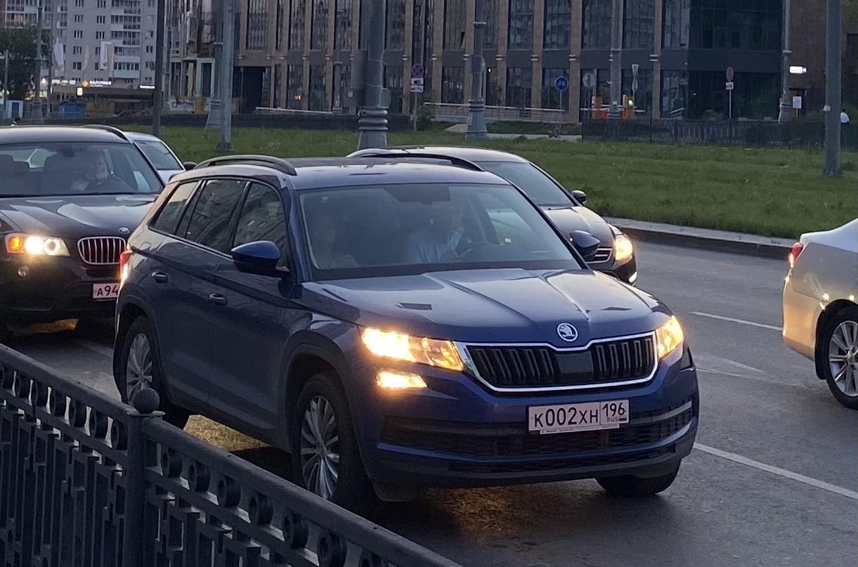 Автомобиль госномер К002ХН196