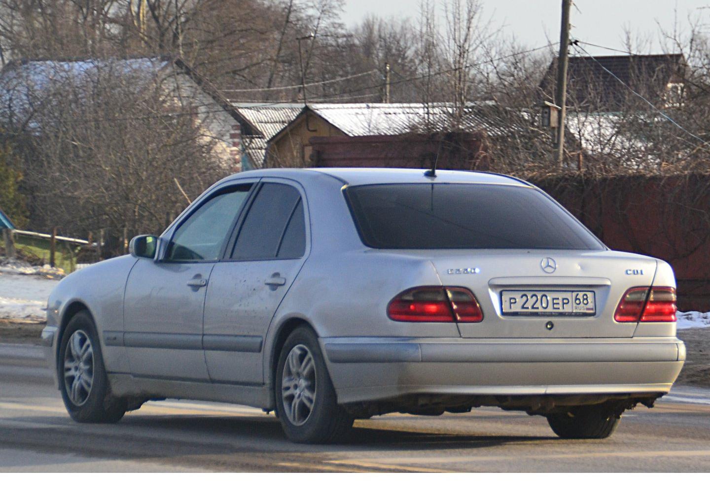 Автомобиль госномер Р220ЕР68