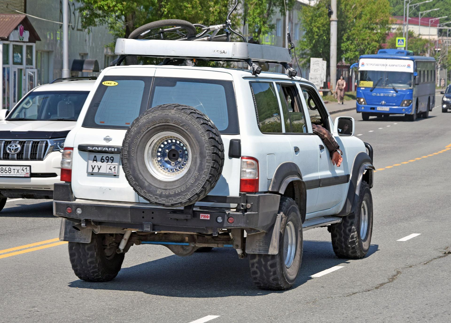 Автомобиль госномер А699УУ41