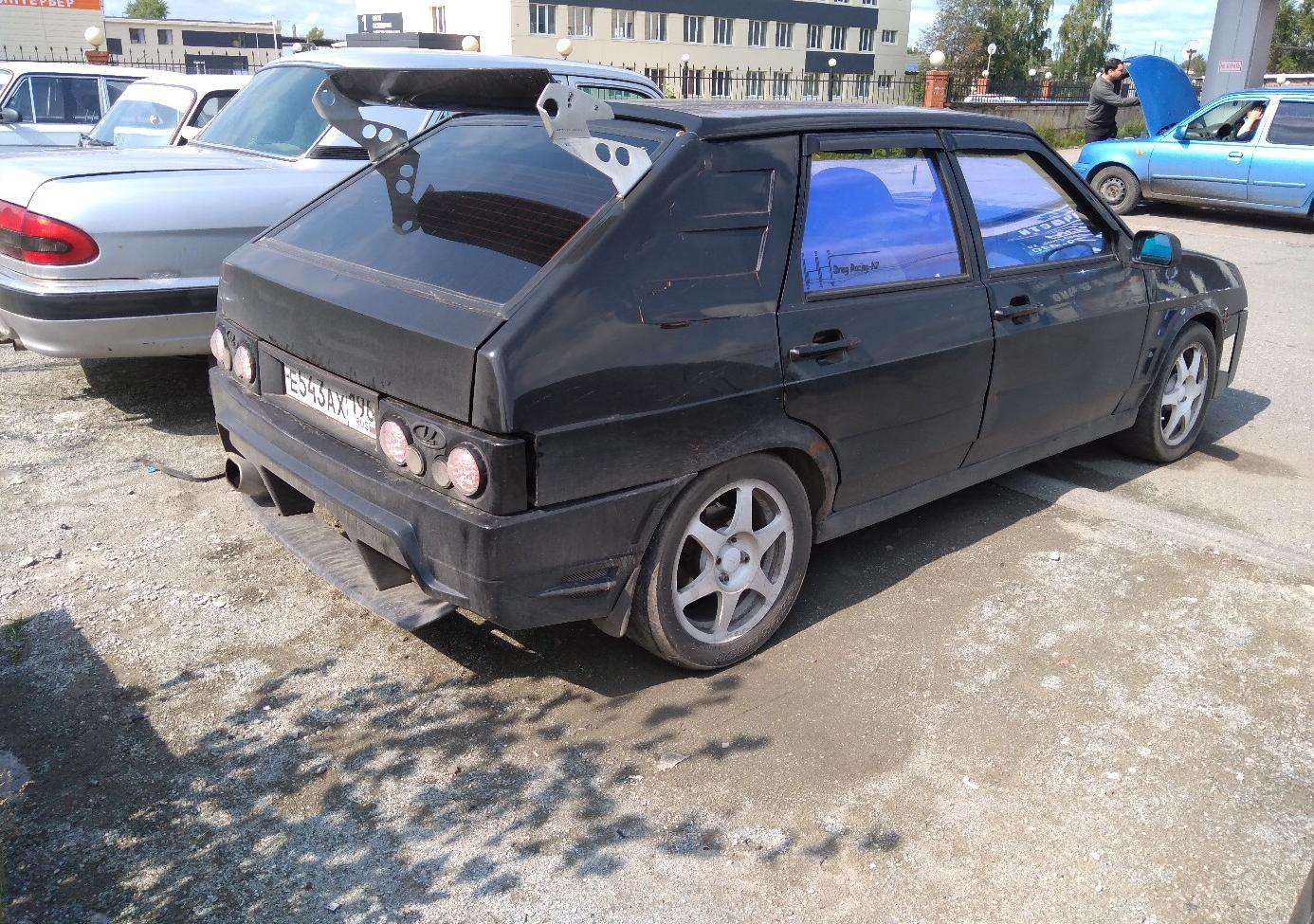 Автомобиль госномер Е543АХ196