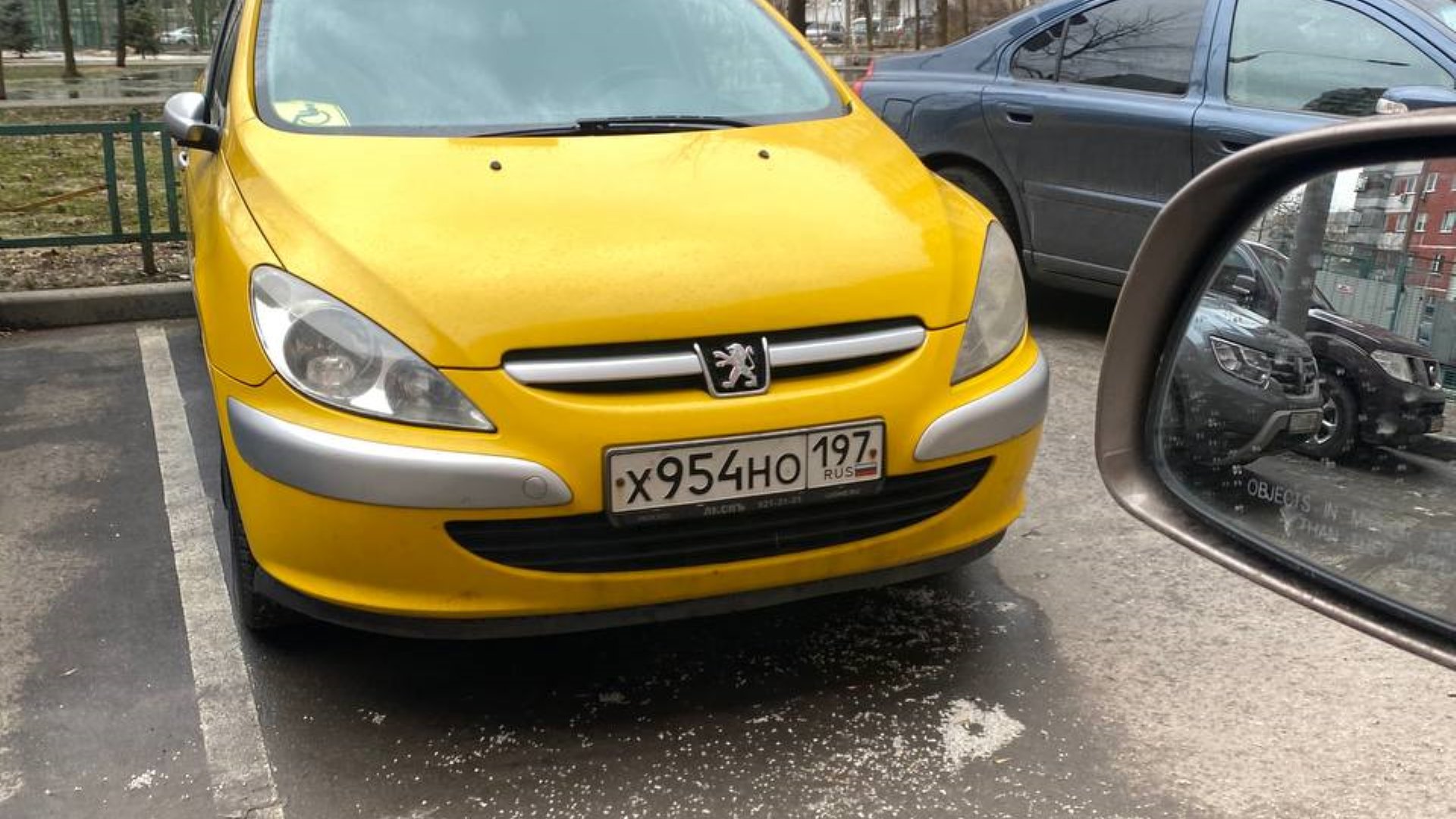 Автомобиль госномер Х954НО197