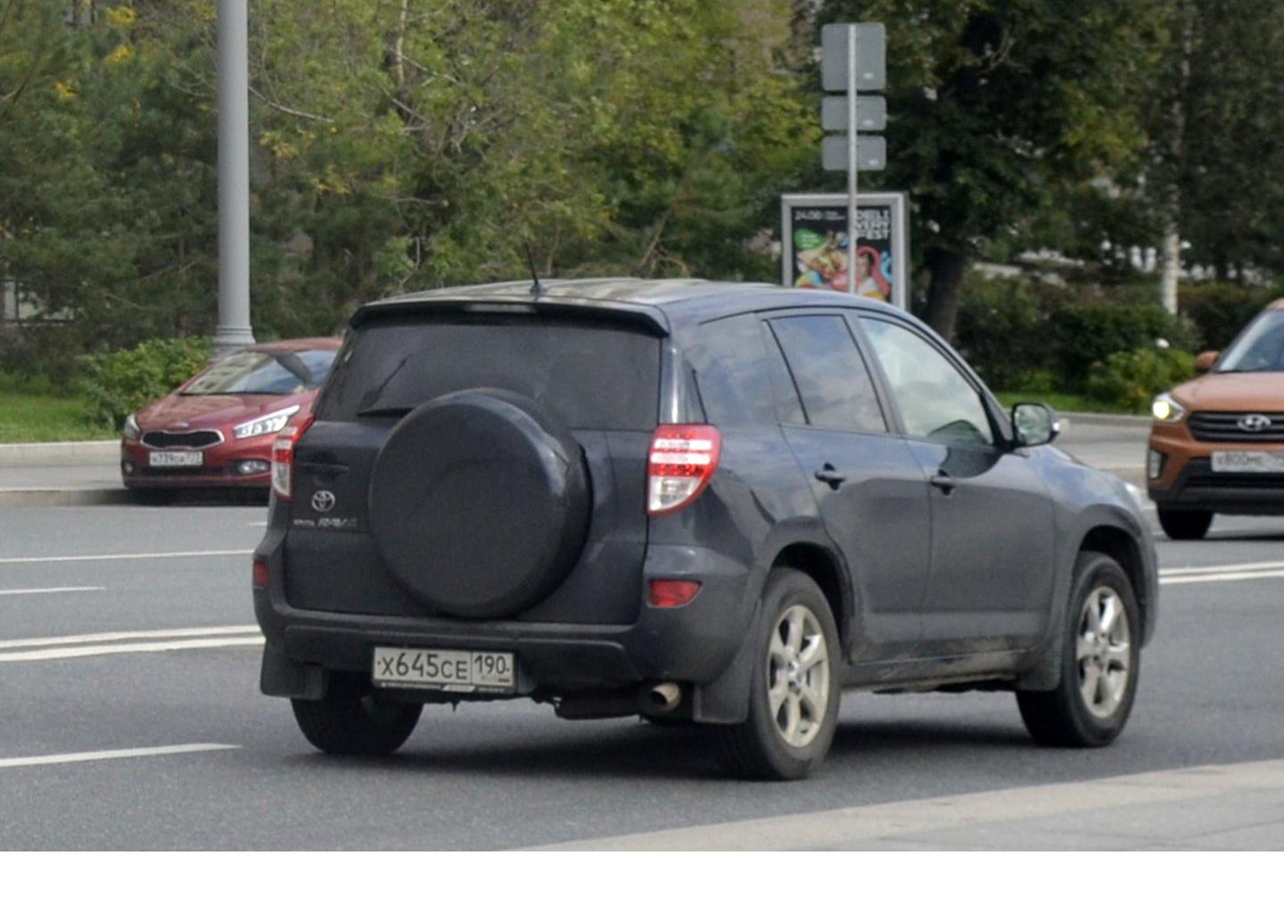Автомобиль госномер Х645СЕ190