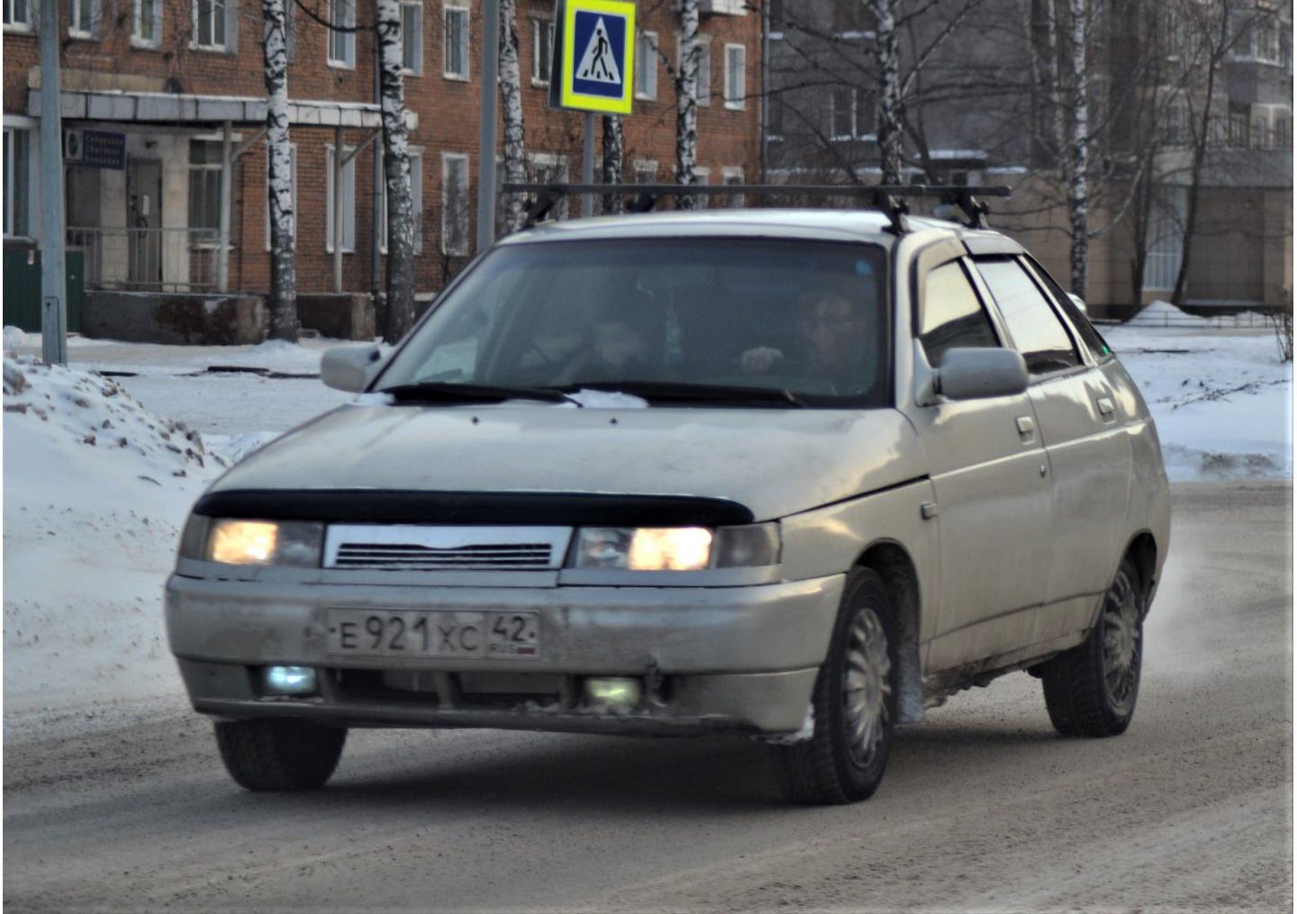Автомобиль госномер Е921ХС42