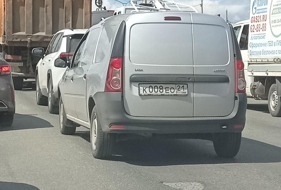 Автомобиль госномер К008ЕО21