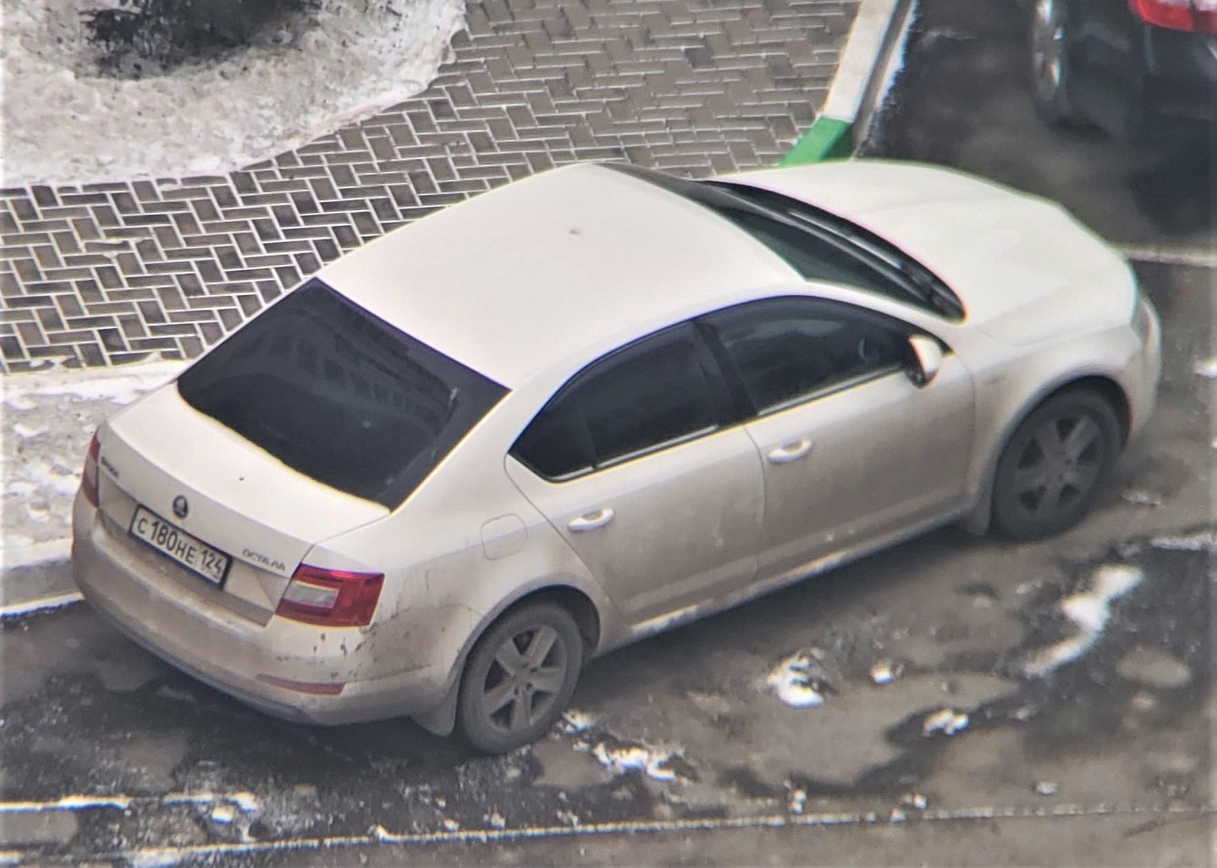 Автомобиль госномер С180НЕ124