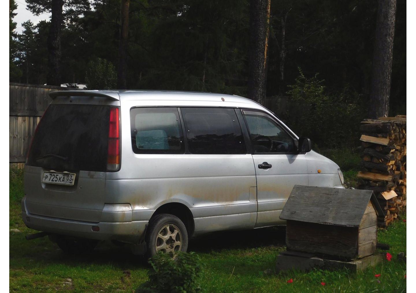 Автомобиль госномер Р725КА03