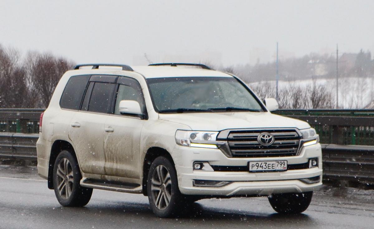 Автомобиль госномер Р943ЕЕ799
