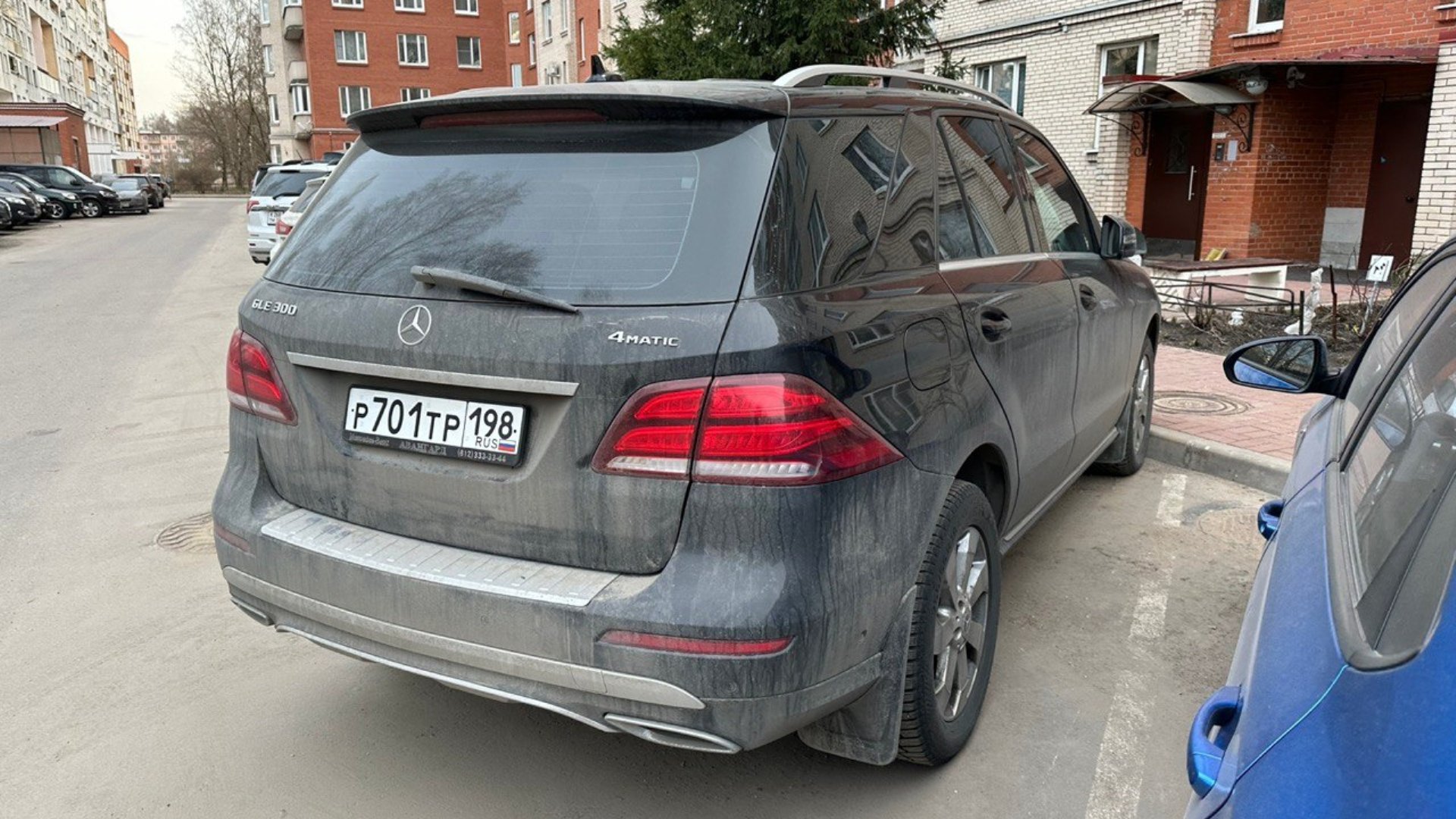 Автомобиль госномер Р701ТР198