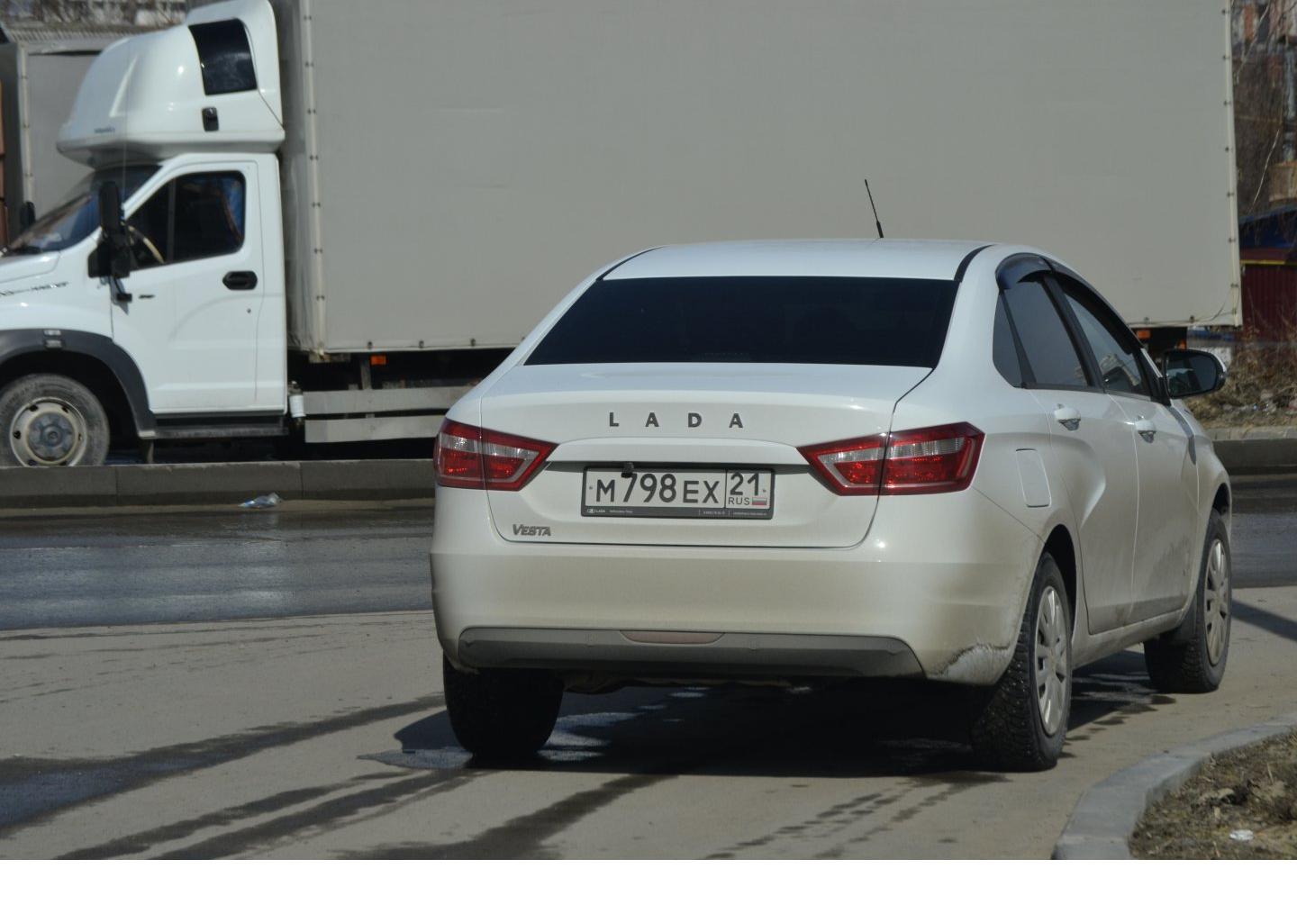 Автомобиль госномер М798ЕХ21