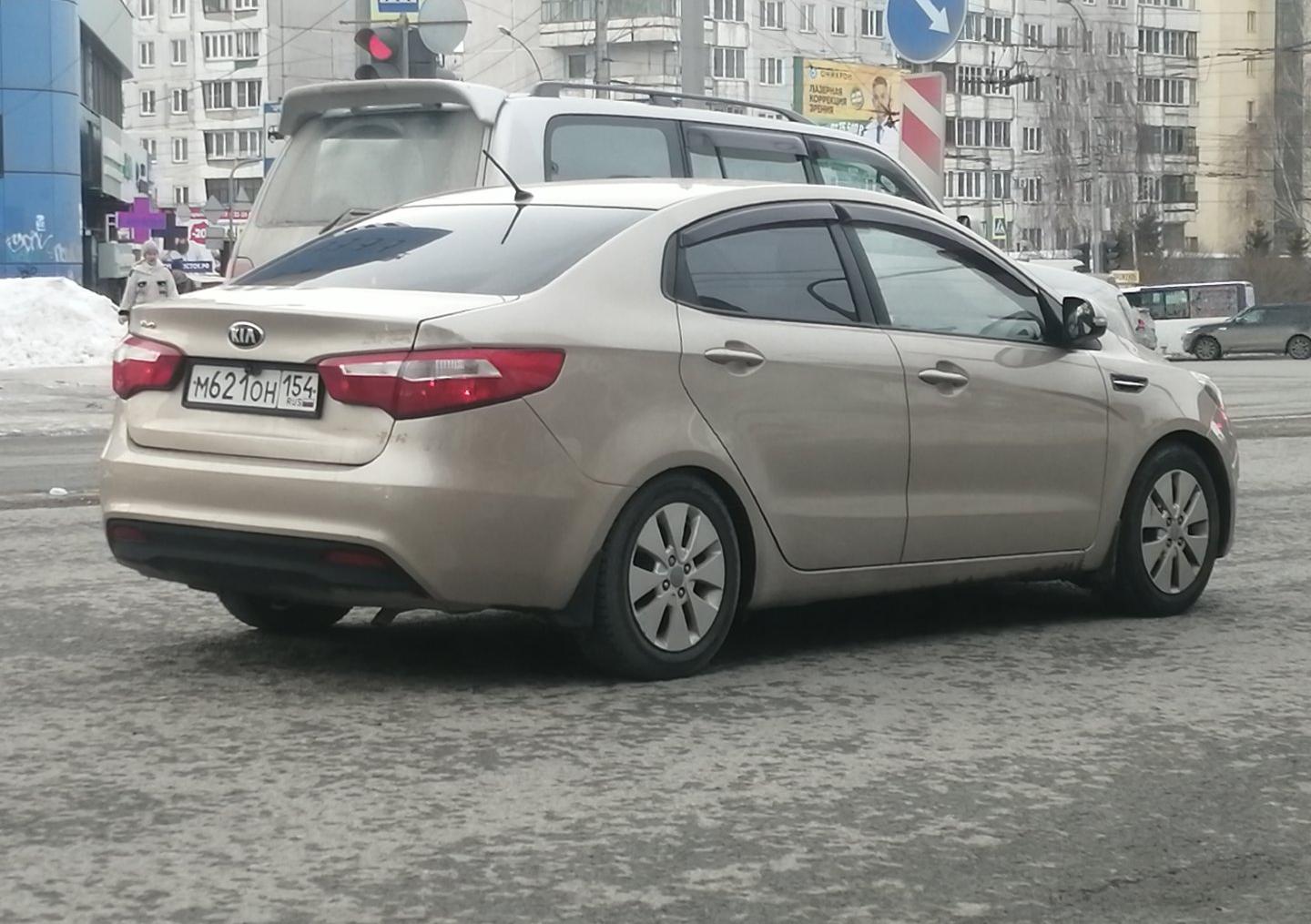 Автомобиль госномер М621ОН154