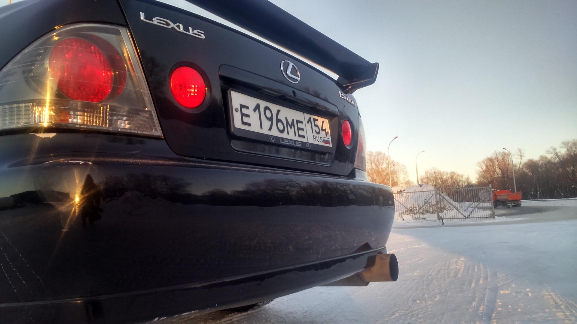Автомобиль госномер Е196МЕ154