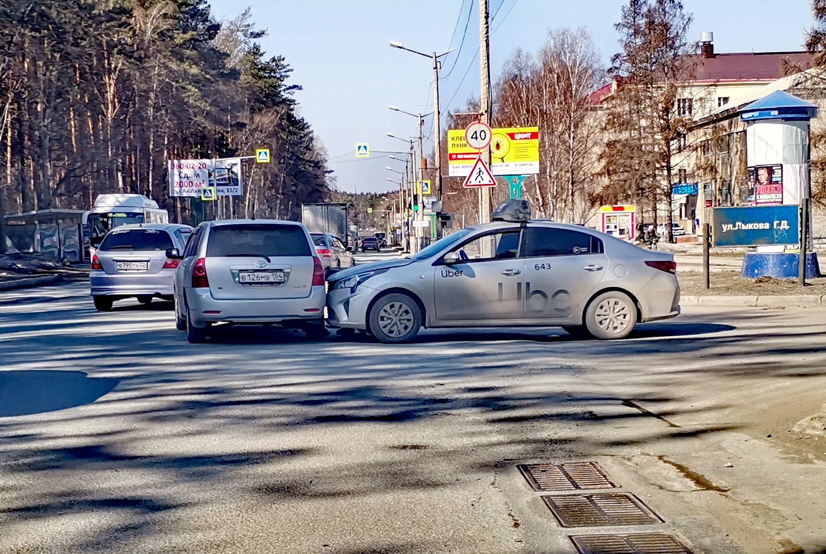 Автомобиль госномер В126МВ154
