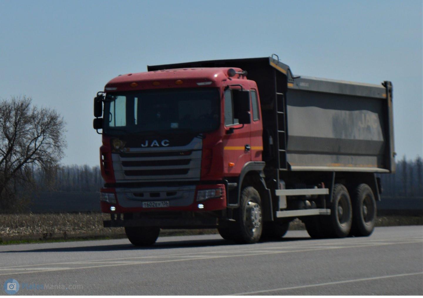 Автомобиль госномер Х602ЕУ136