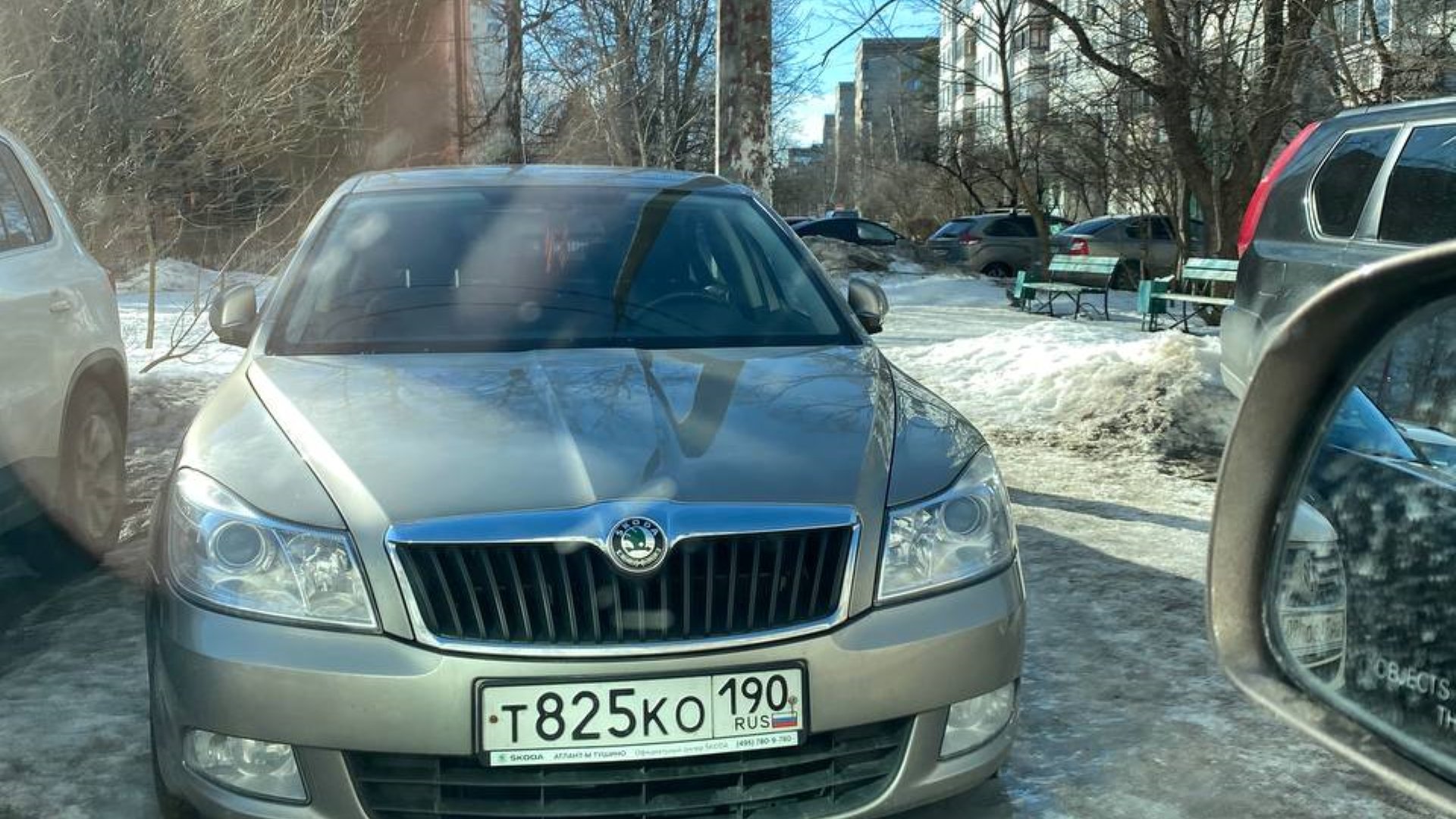 Автомобиль госномер Т825КО190
