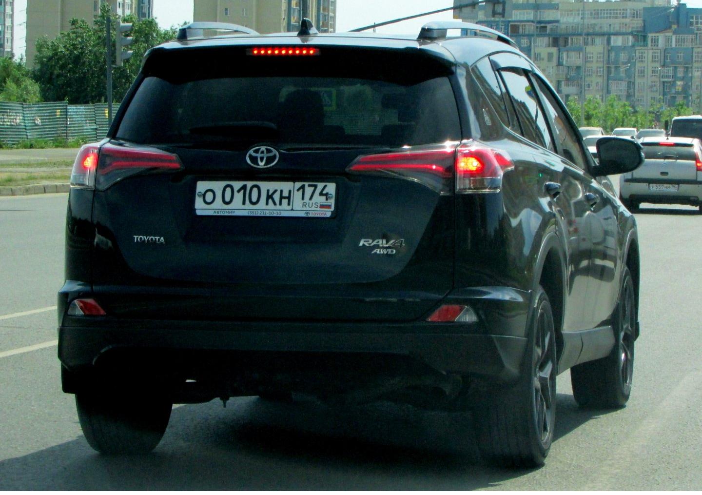 Автомобиль госномер О010КН174