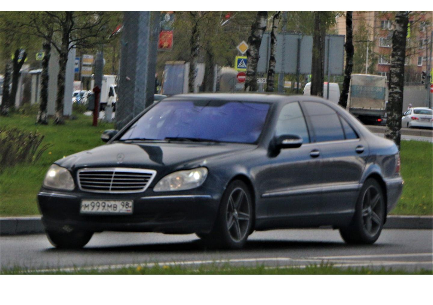 Автомобиль госномер М999МВ98