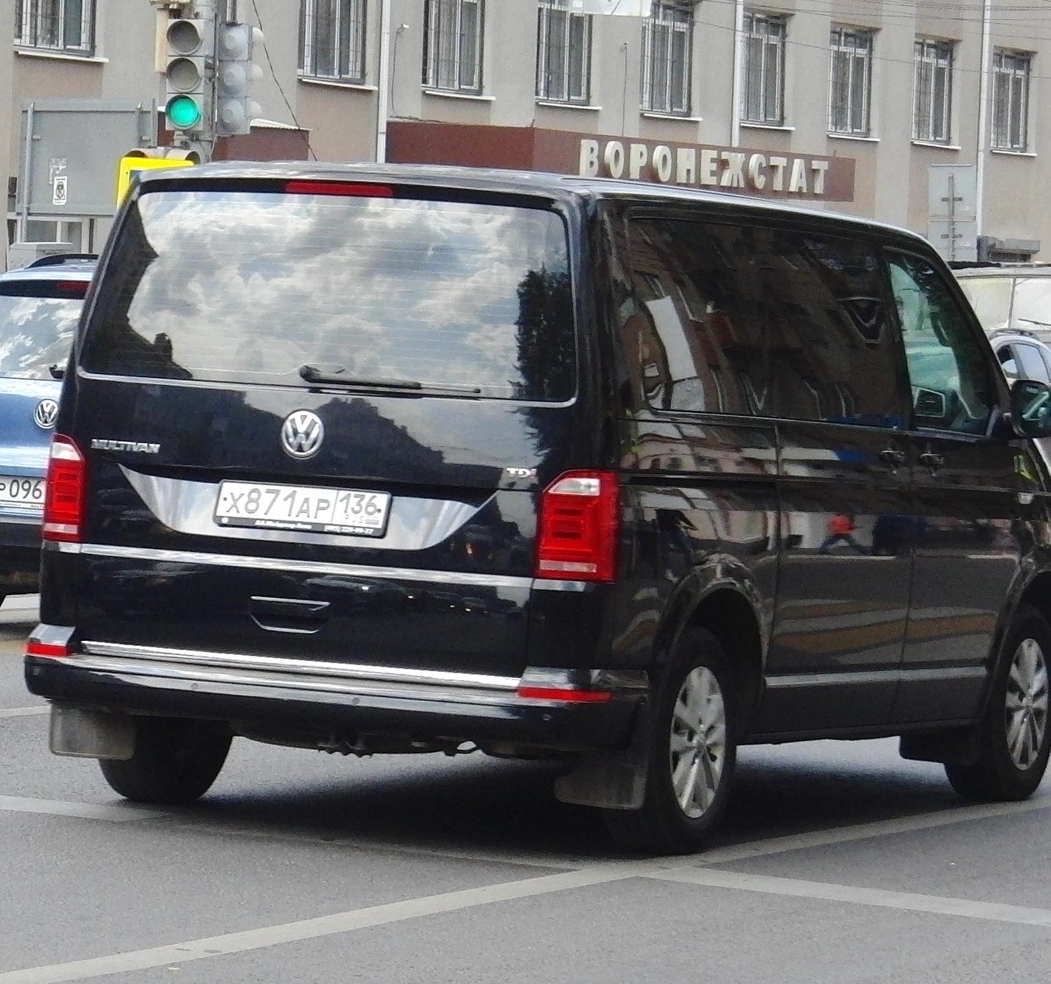 Автомобиль госномер Х871АР136