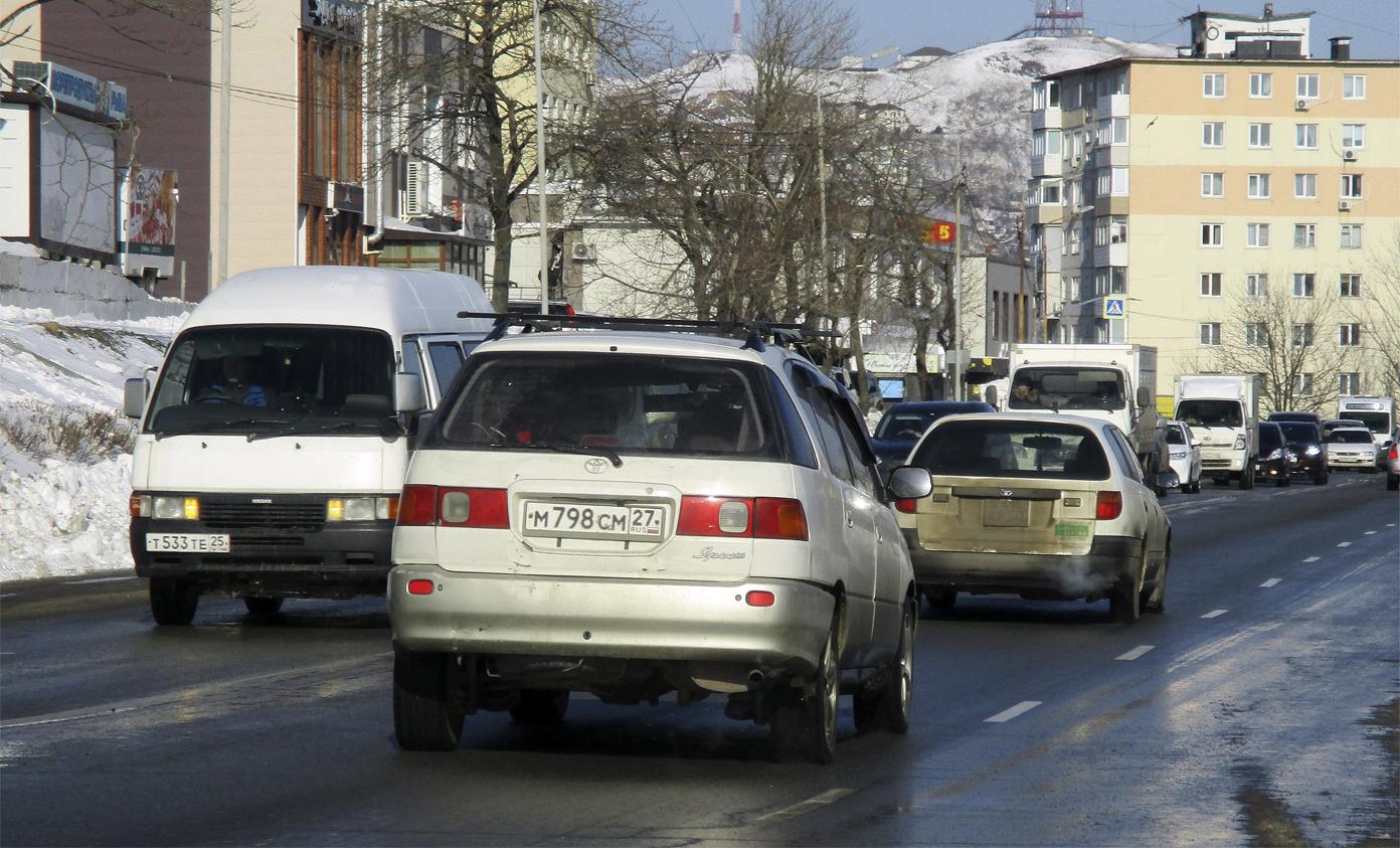 Автомобиль госномер М798СМ27