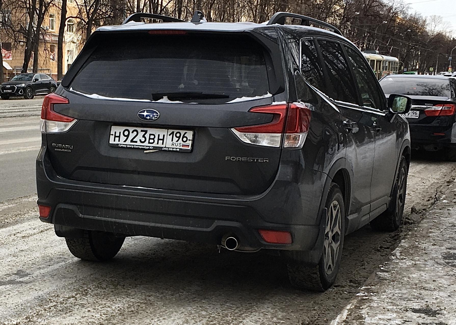 Автомобиль госномер Н923ВН196