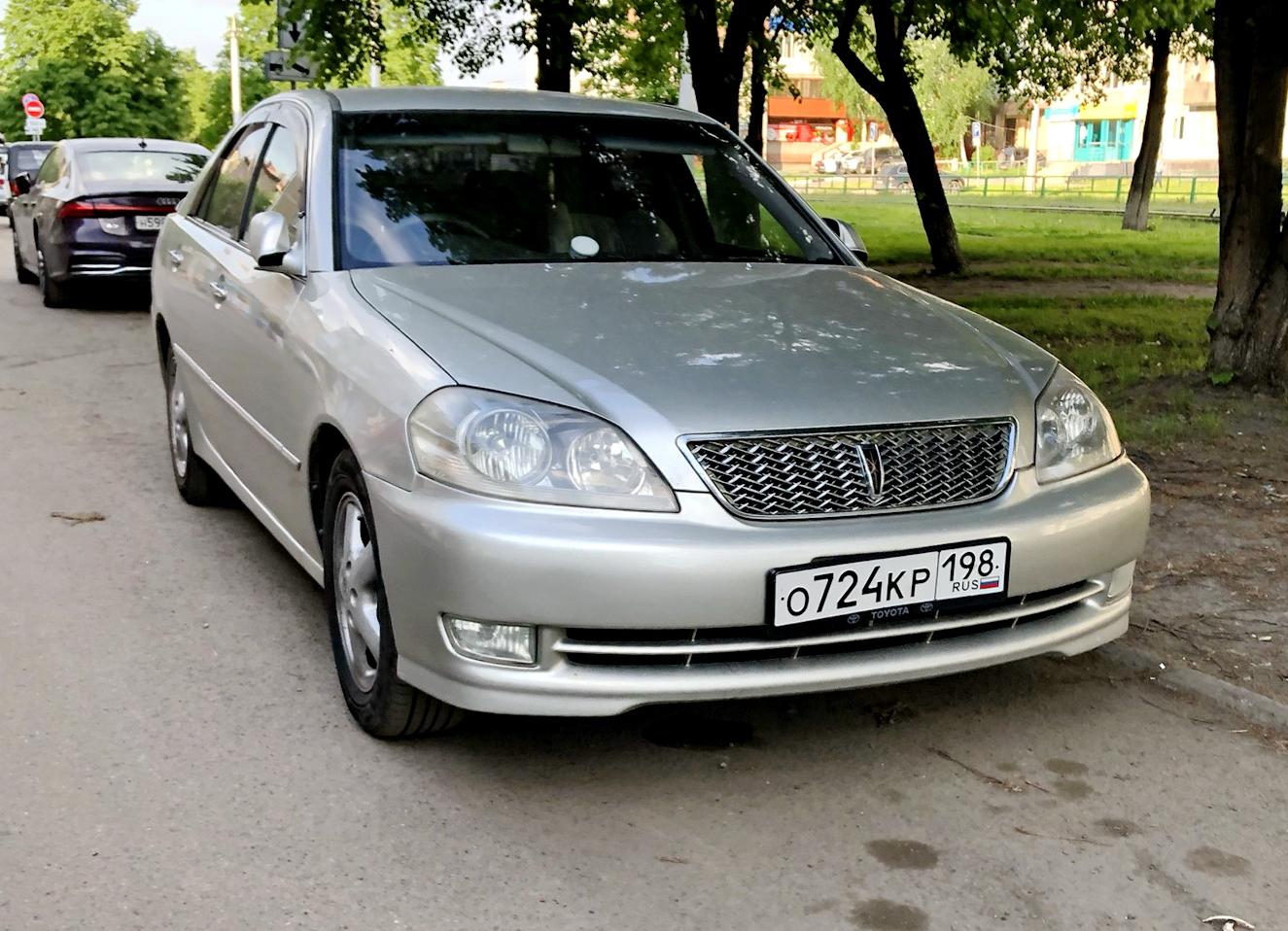 Автомобиль госномер О724КР198