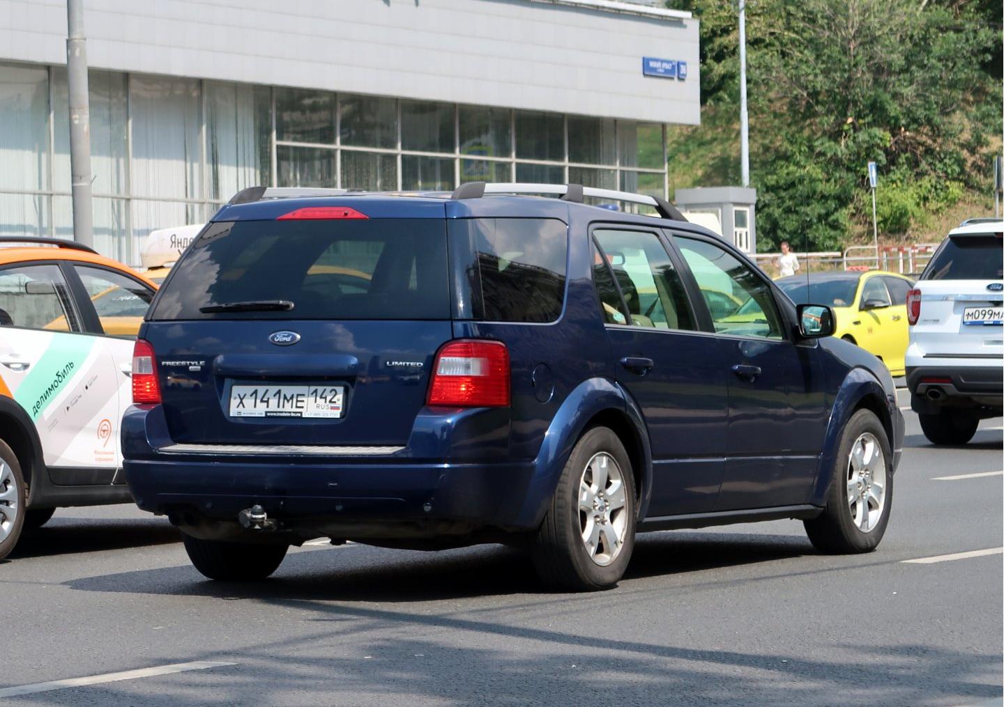 Автомобиль госномер Х141МЕ142