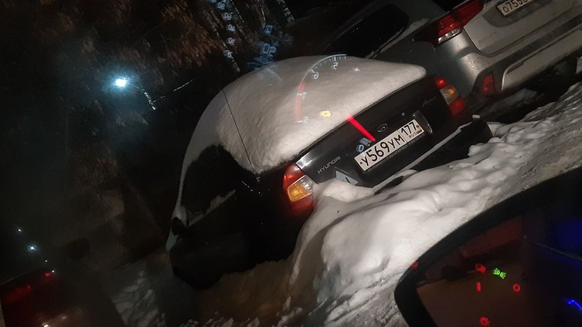 Автомобиль госномер У569УМ177