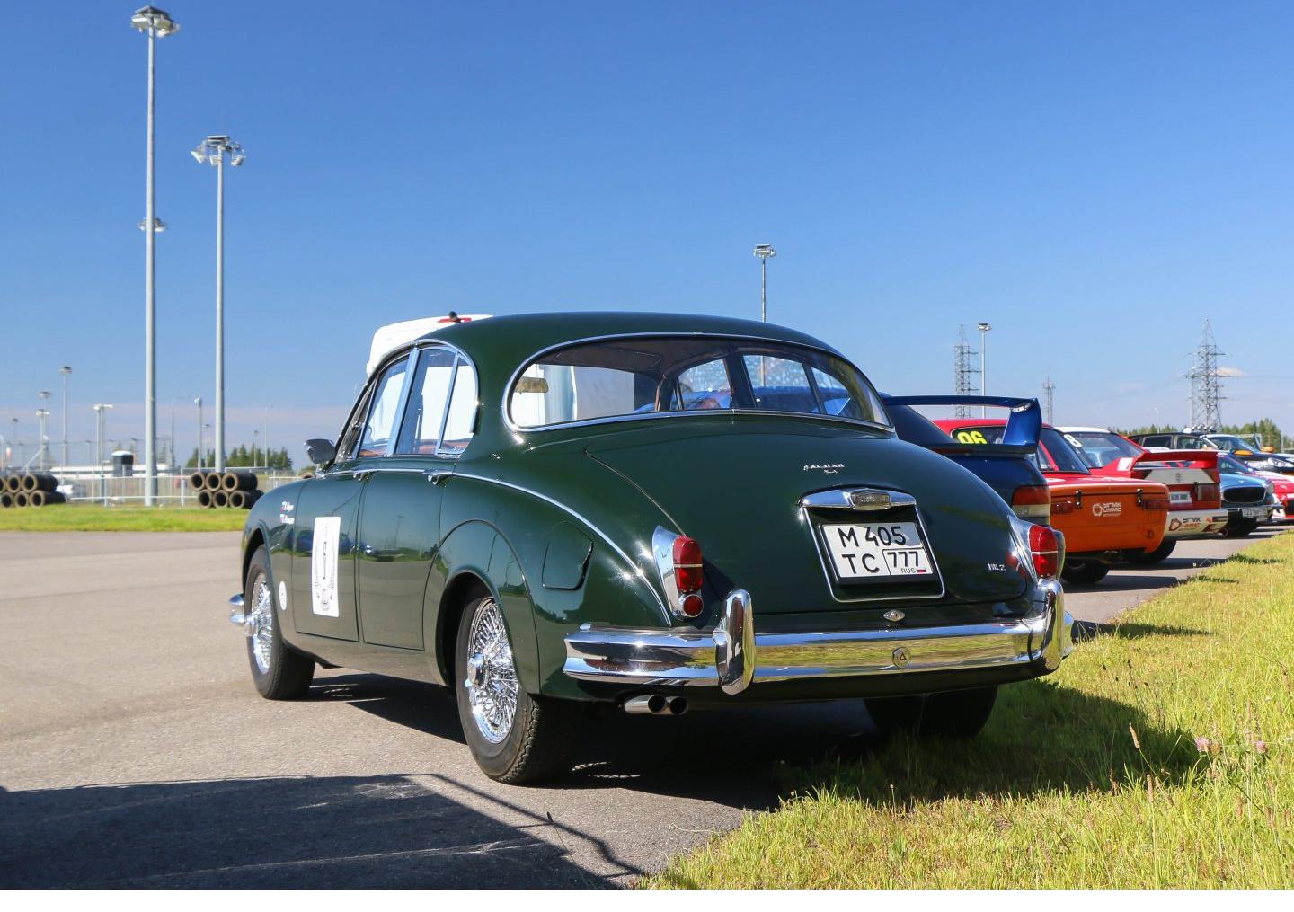 Автомобиль госномер М405ТС777