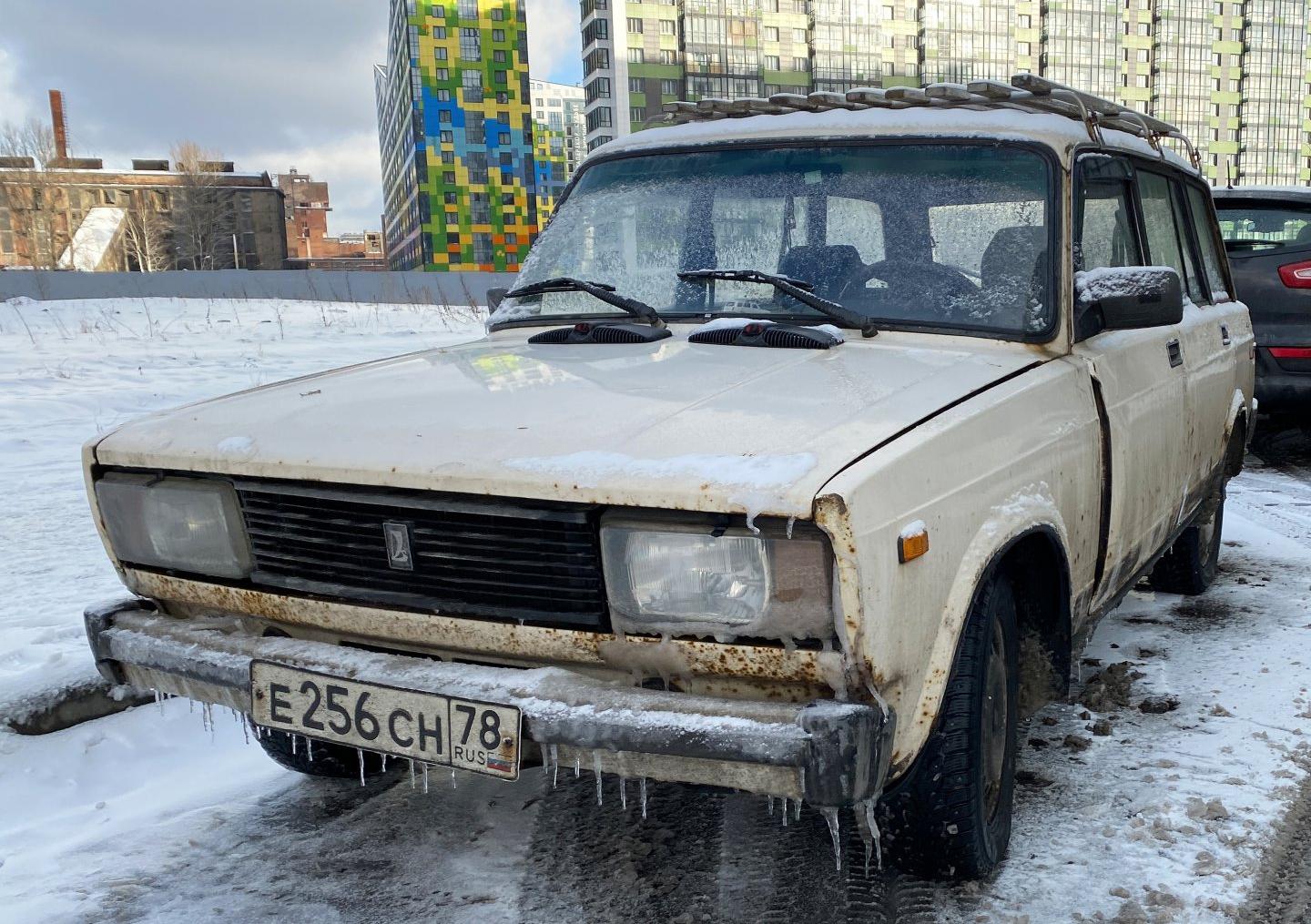 Автомобиль госномер Е256СН78