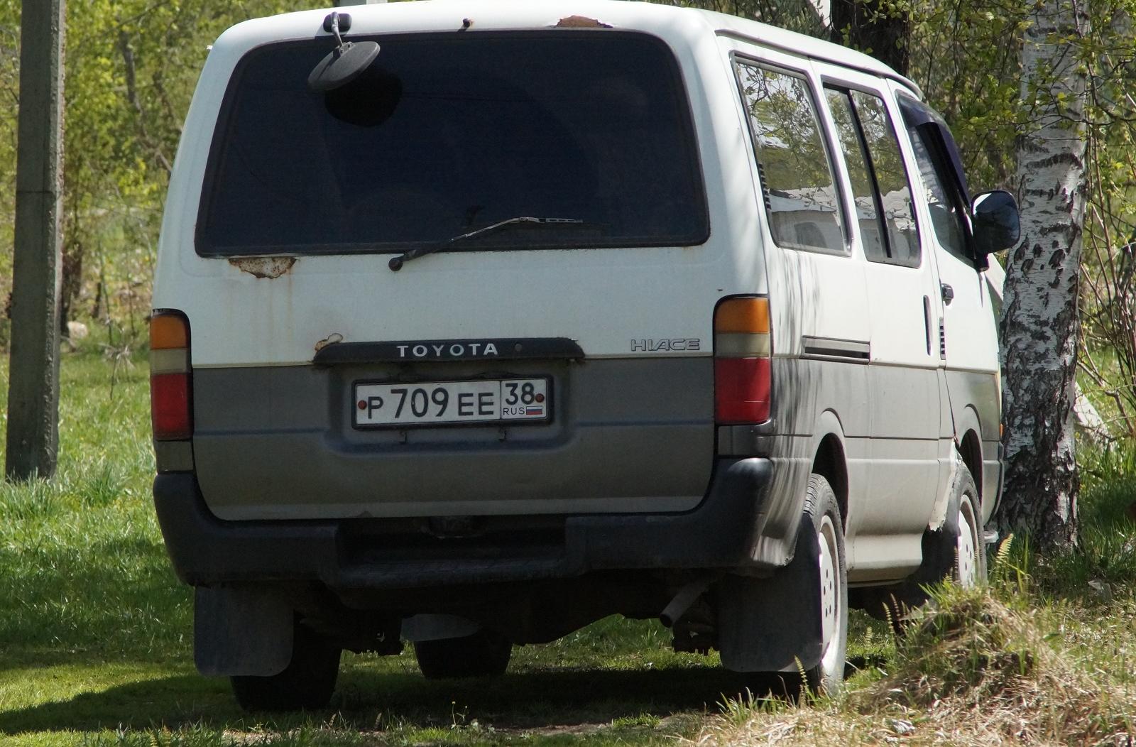 Автомобиль госномер Р709ЕЕ38