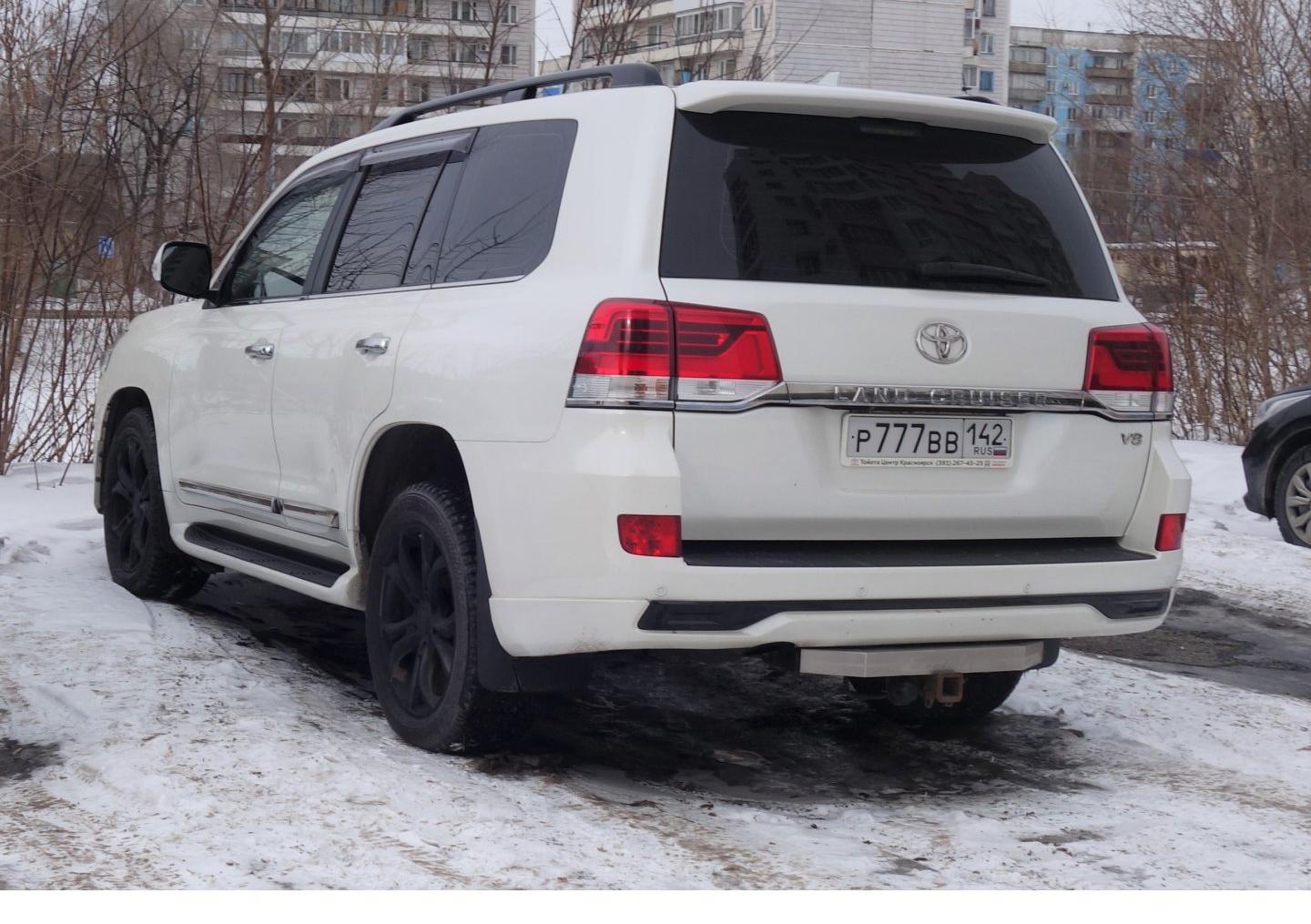 Автомобиль госномер Р777ВВ142