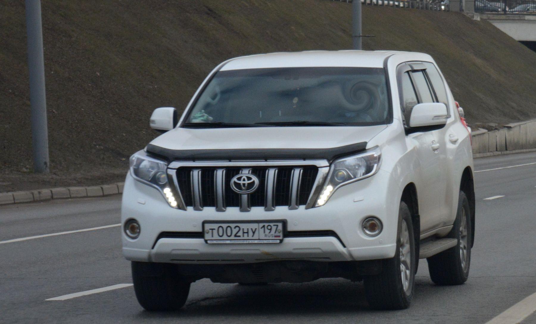 Автомобиль госномер Т002НУ197
