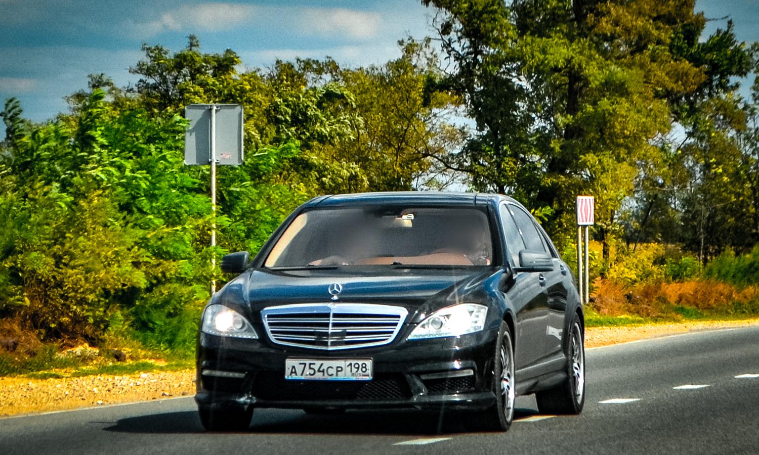 Автомобиль госномер А754СР198