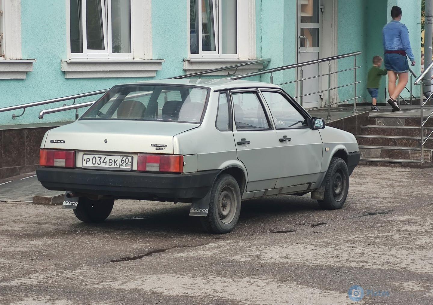 Автомобиль госномер Р064ВК60