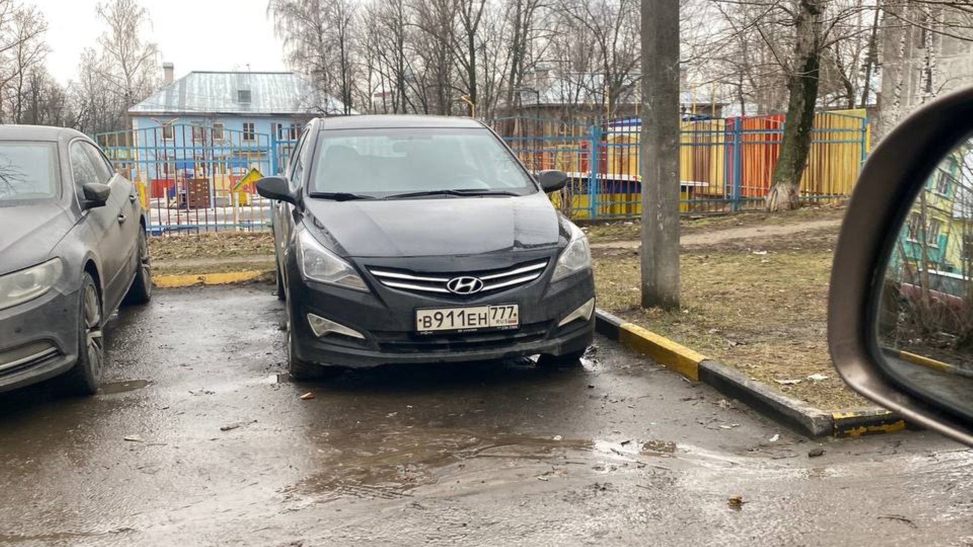 Автомобиль госномер В911ЕН777