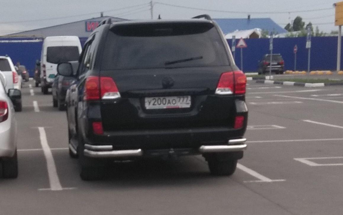Автомобиль госномер У200АО777