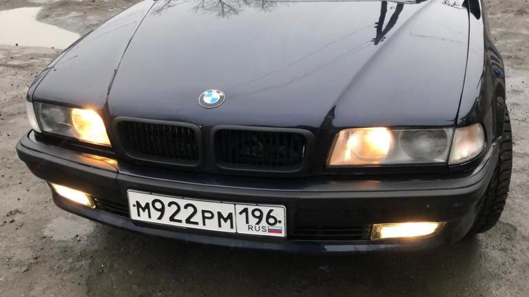 Автомобиль госномер М922РМ196