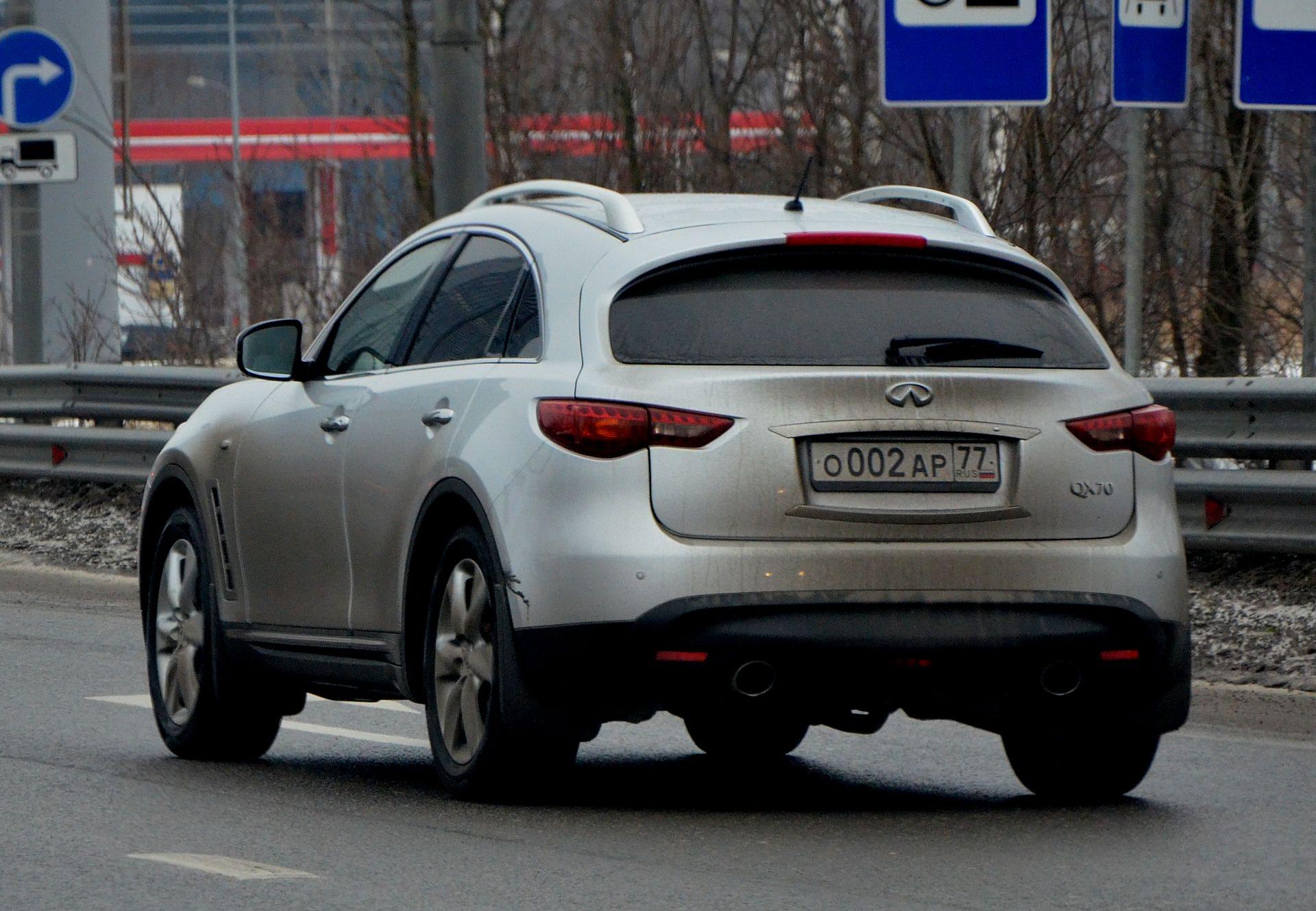 Автомобиль госномер О002АР77