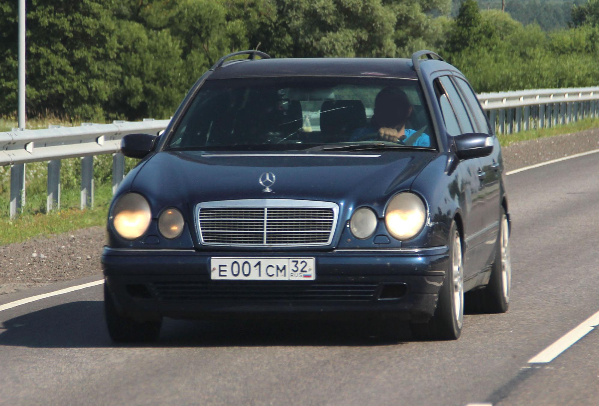 Автомобиль госномер Е001СМ32