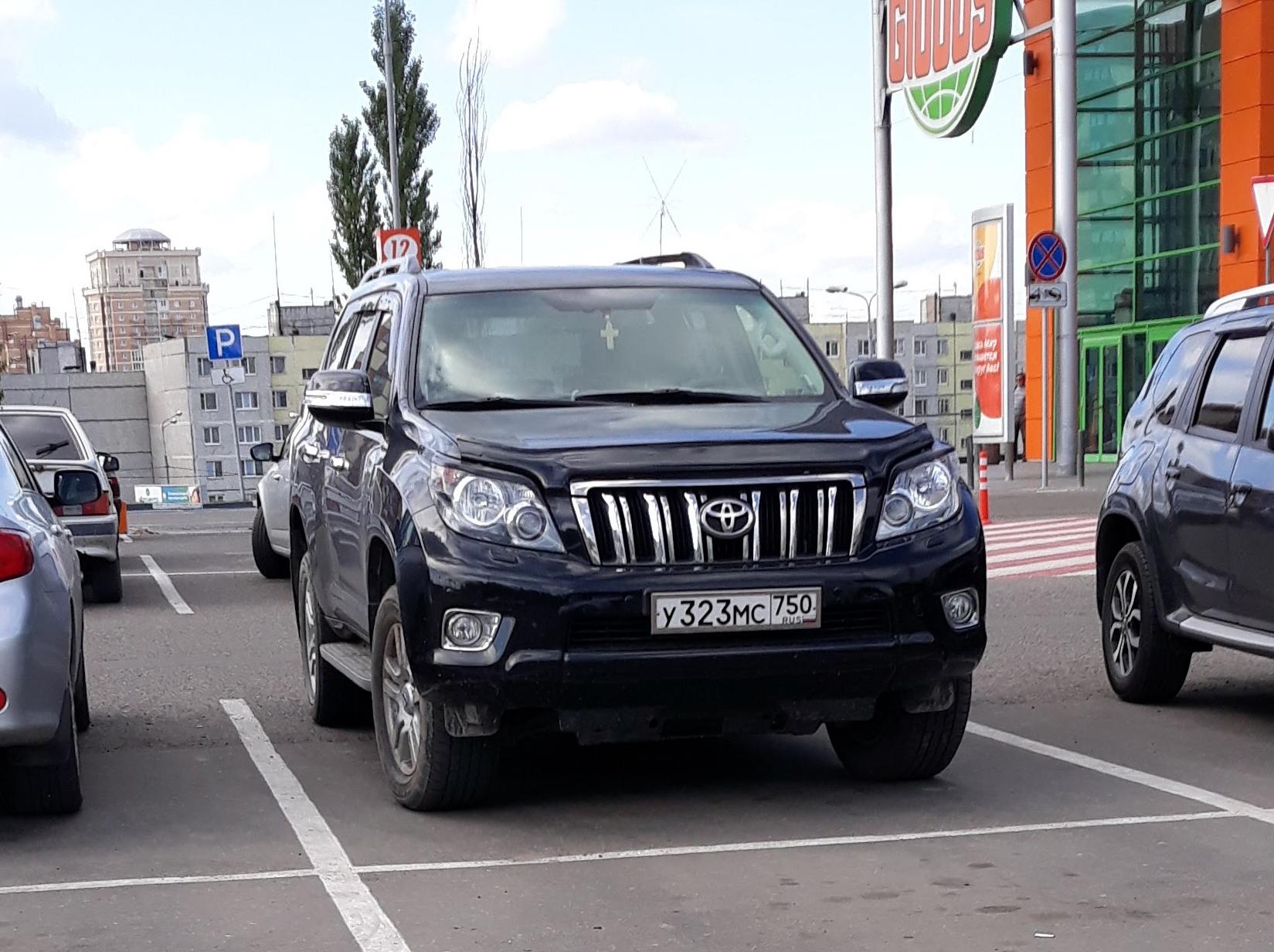 Автомобиль госномер У323МС750
