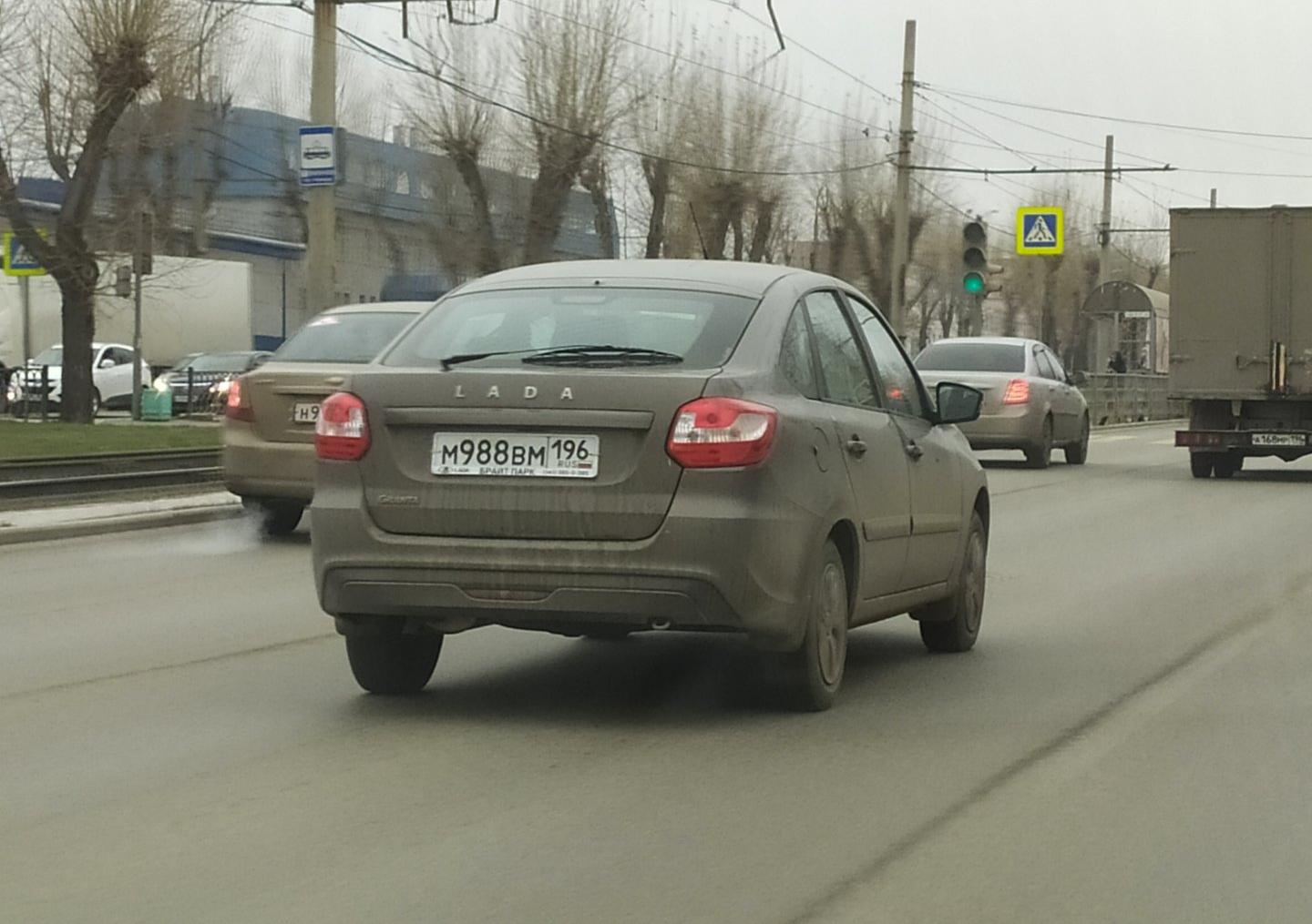 Автомобиль госномер М988ВМ196