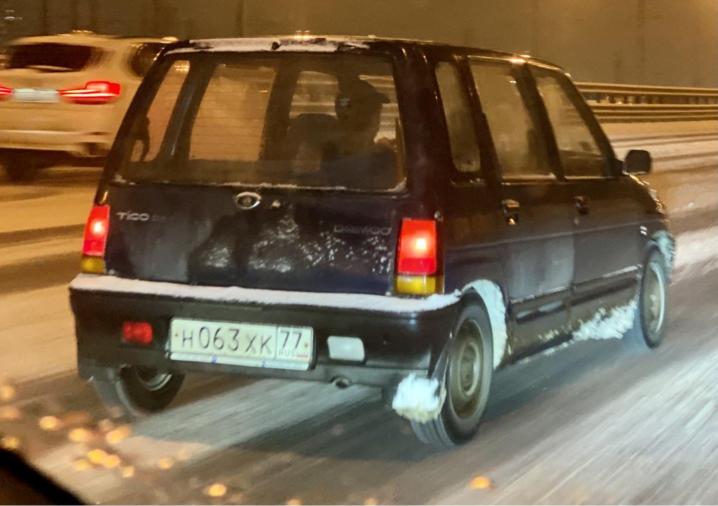 Автомобиль госномер Н063ХК77