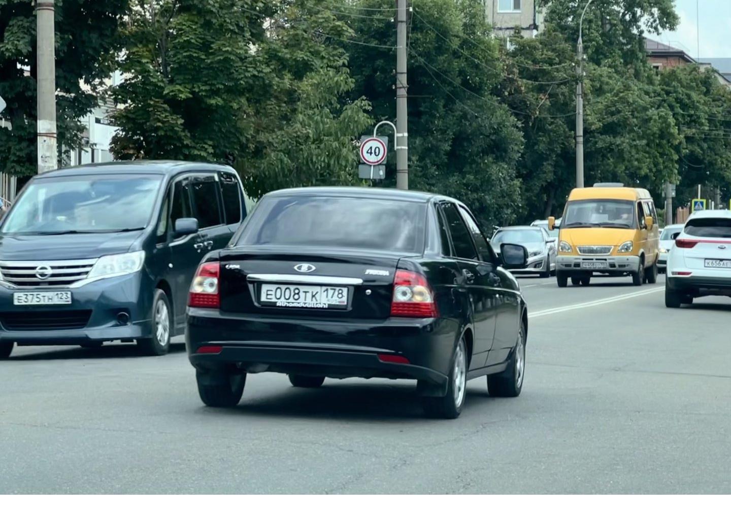 Автомобиль госномер Е008ТК178