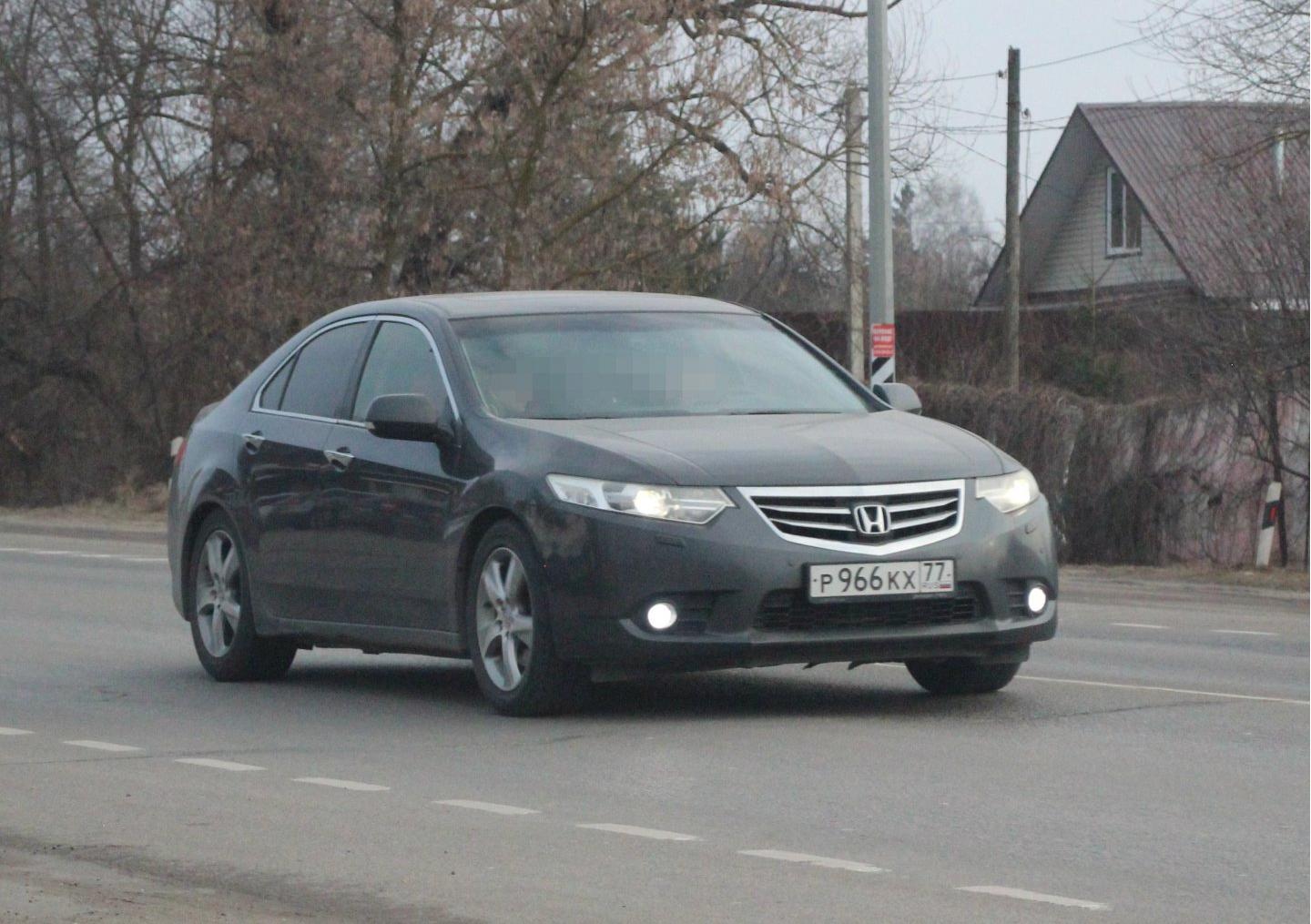 Автомобиль госномер Р966КХ77