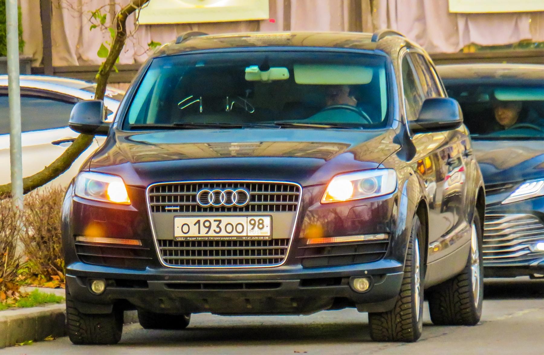 Автомобиль госномер О193ОО98