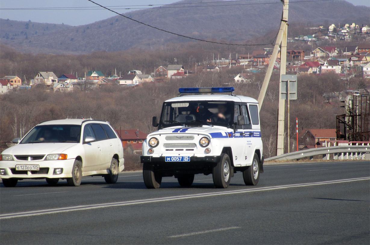 Автомобиль госномер М005725